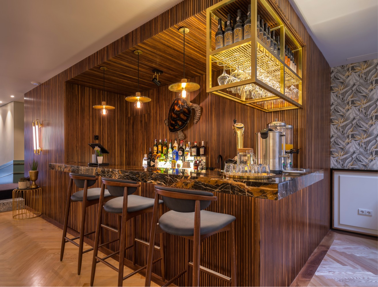 Porto Hotel & Suites