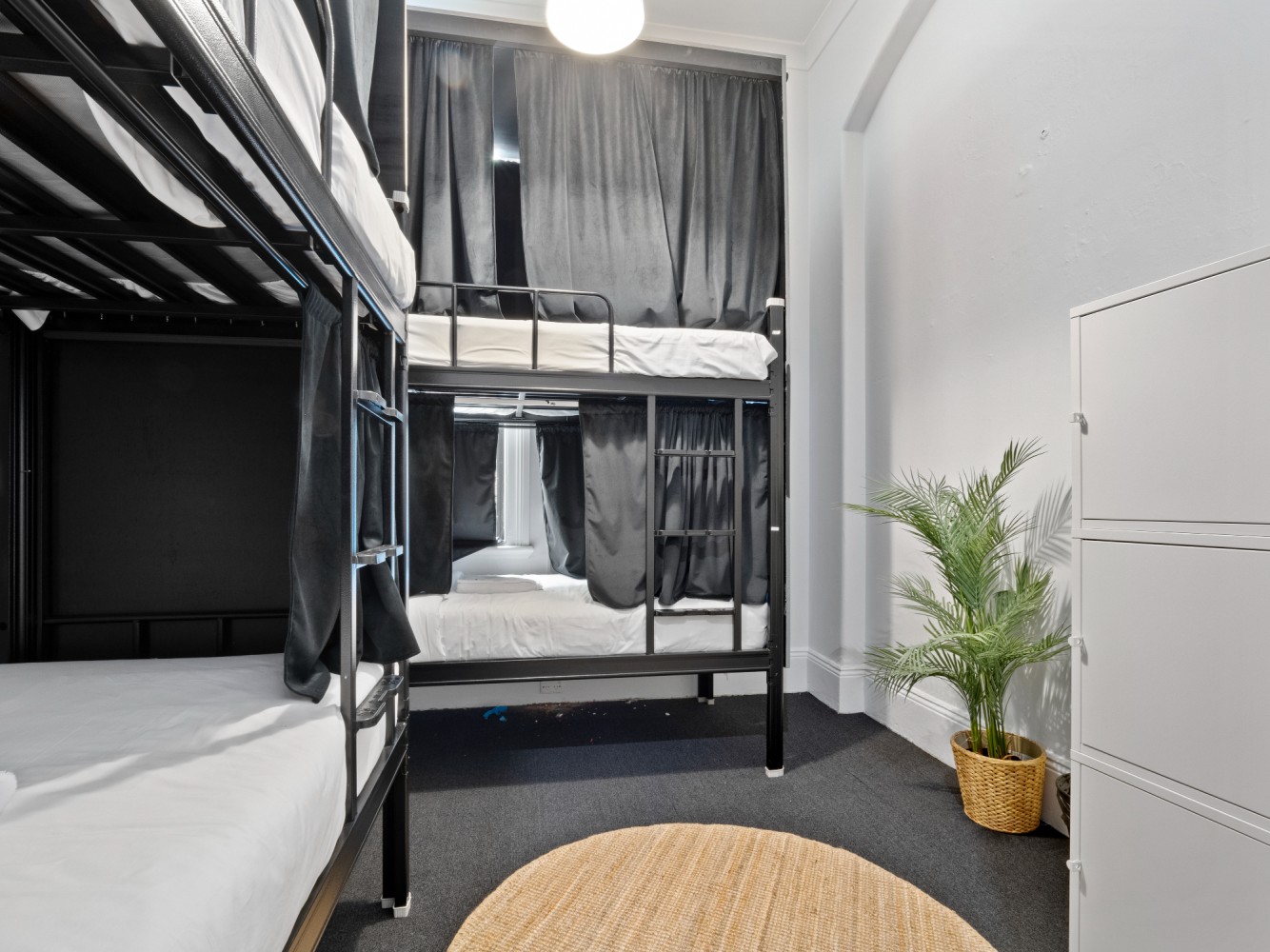 Mixed POD Shared Bathroom - 4 people Bedroom at Azzurro Darling Harbour